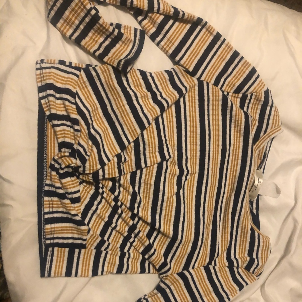 Long sleeve crop top